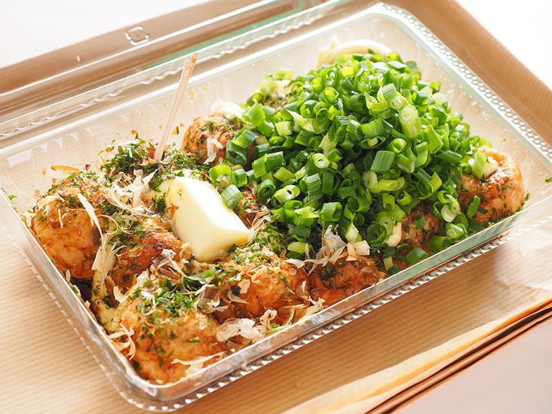 『ネギ納豆』850円　これしか注文しない！という人も多いという人気ぶり
『ネギバター』800円　１番人気はこれ
『ネギてったこ』850円　県産ネギを使用した定番メニューのひとつ
『釜揚げしらす　オリーブオイルがけ』1080円　ふわふわのしらすはてったことの相性◎