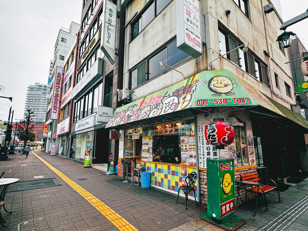 緑色の看板と店構え　大分県民なら一度は目にしたことがあるかも！？