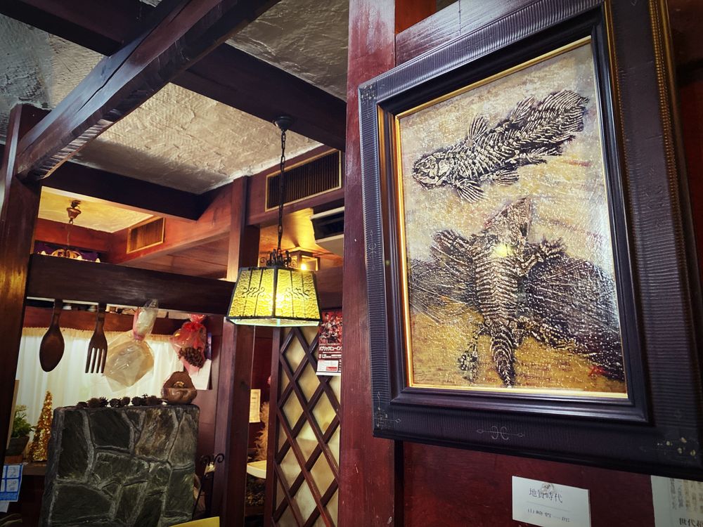 Paintings displayed throughout the restaurant reflect the emotional atmosphere.