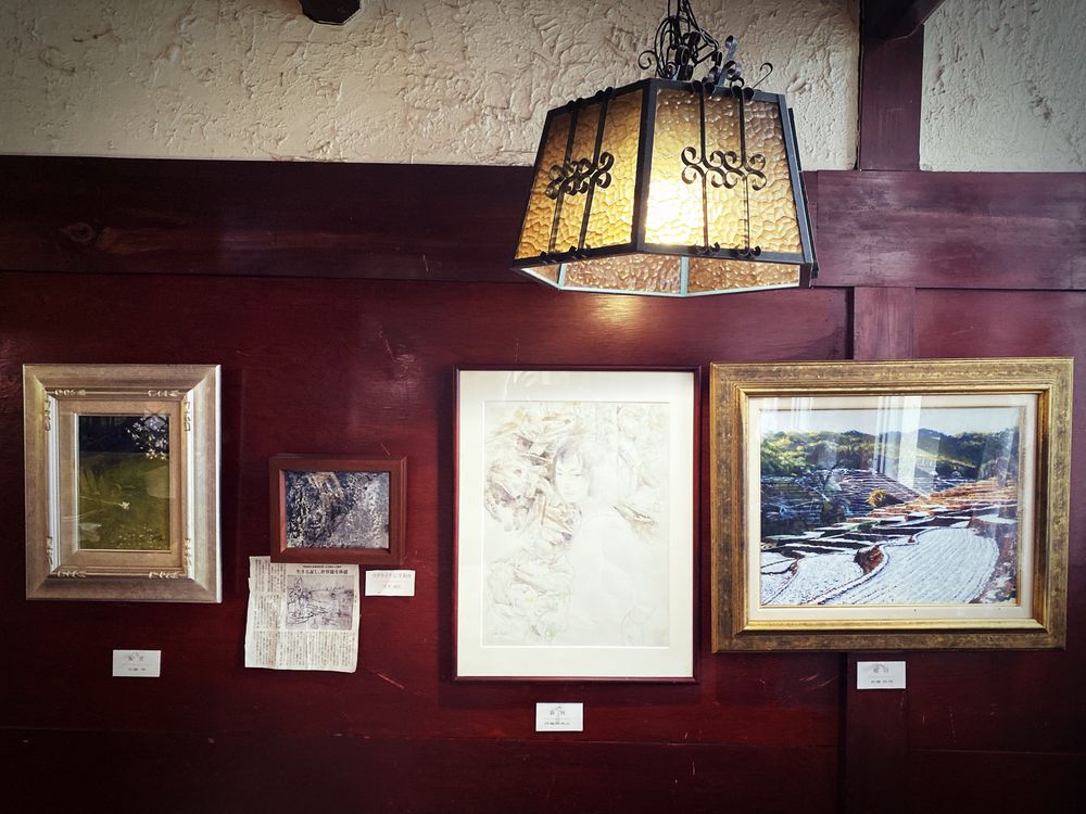Paintings displayed throughout the restaurant reflect the emotional atmosphere.