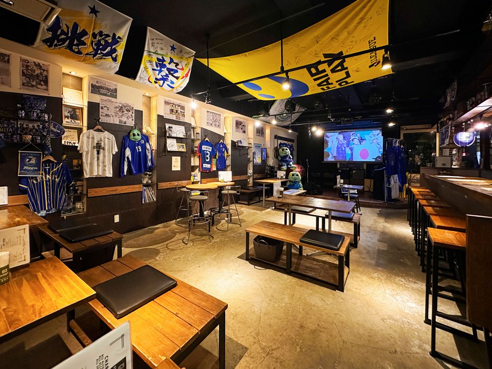 大分トリニータのグッズに彩られた店内