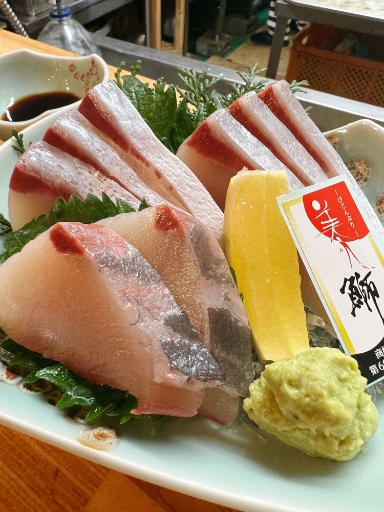 奶酪鸡排、豆腐披萨、新鲜生鱼片