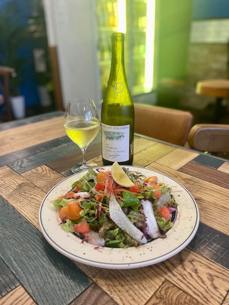 「ワインを片手に宴を楽しんで欲しい」肩肘張らずにナチュラルワインを味わえる店、BISTRO LE BANQUET