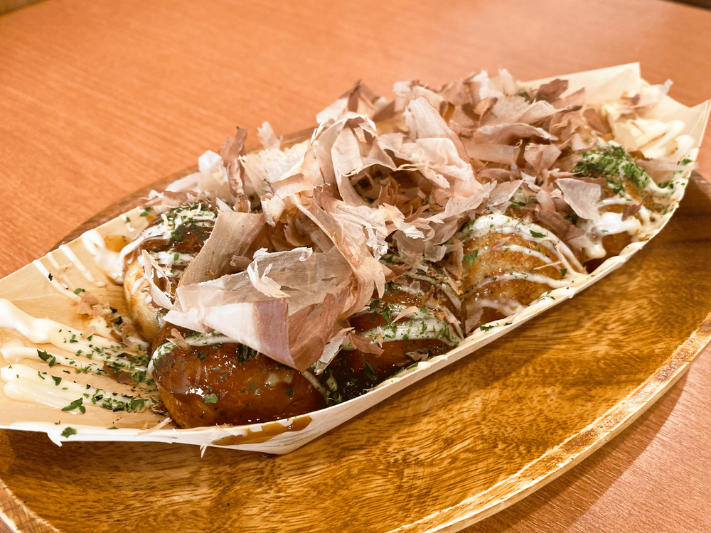 The takoyaki "cooked on a copper plate" is the ultimate in tenderness. A famous restaurant born of a longing from one's youth.