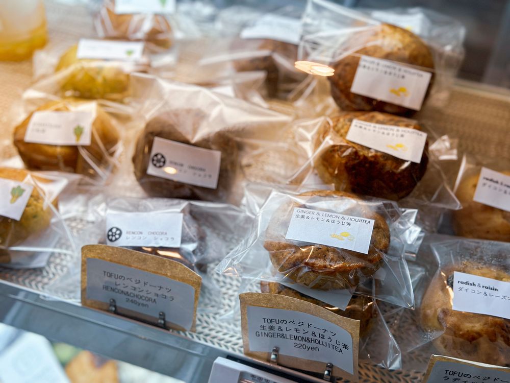 商店里的熟食、糖果和盒饭也很有吸引力!